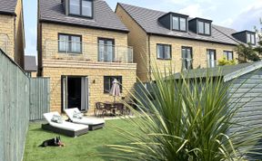 Photo of 4 Bed in Whitby