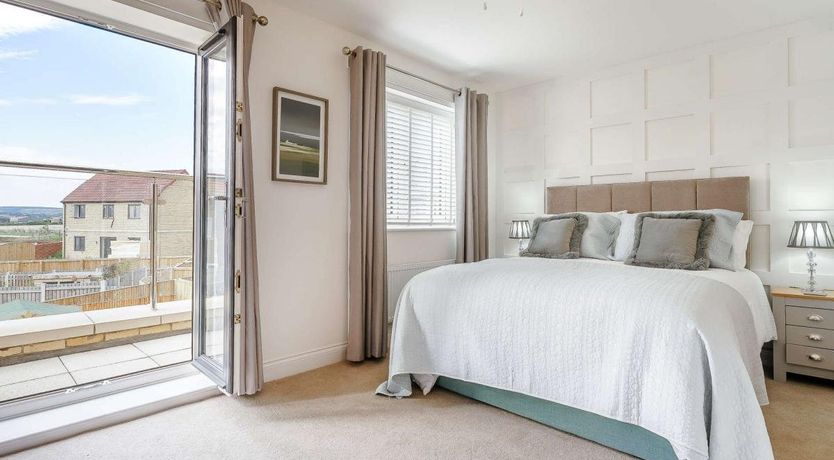 Photo of 4 Bed in Whitby