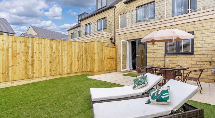 Photo of 4 Bed in Whitby