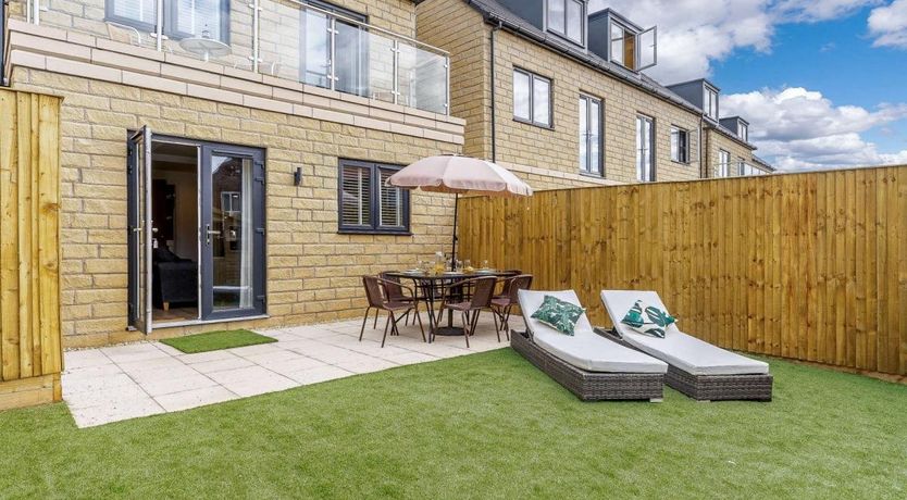 Photo of 4 Bed in Whitby