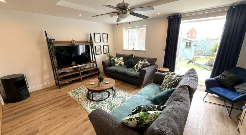 Photo of 4 Bed in Whitby