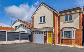 Photo of 4 Bed in Llanrhos