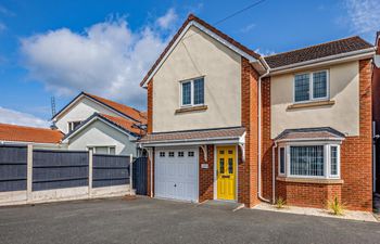 4 Bed in Llanrhos Holiday Home