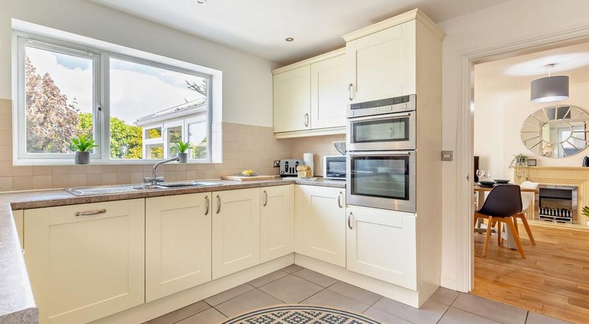 Photo of 4 Bed in Llanrhos