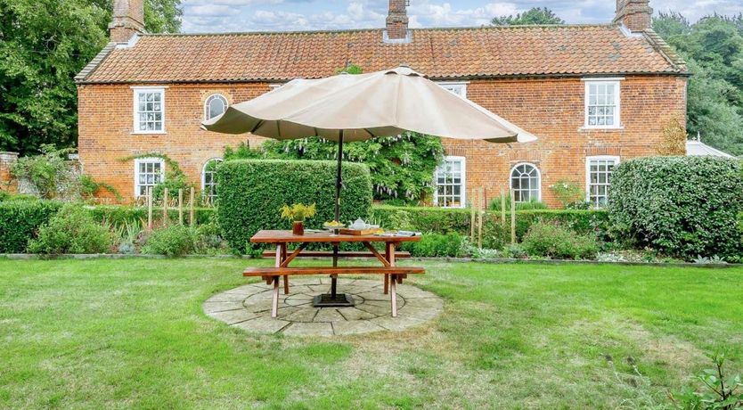 Photo of 5 Bed in Swanton Morley