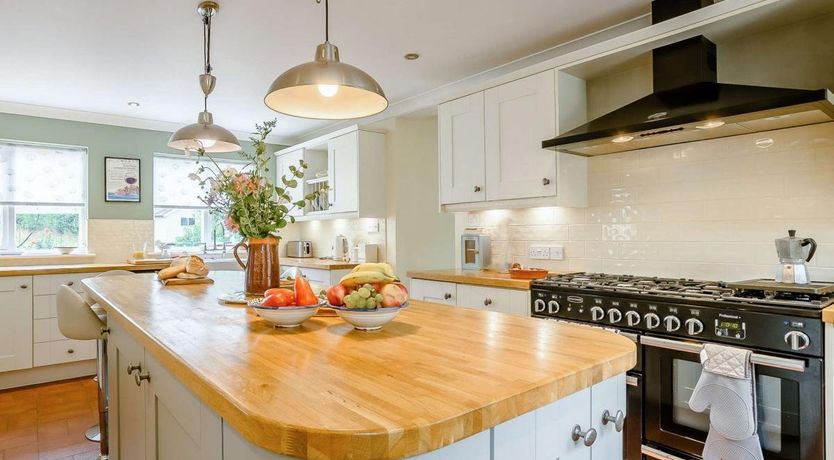 Photo of 5 Bed in Swanton Morley