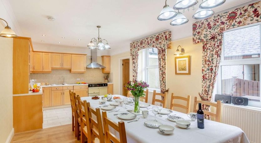 Photo of 6 Bed in Harlech
