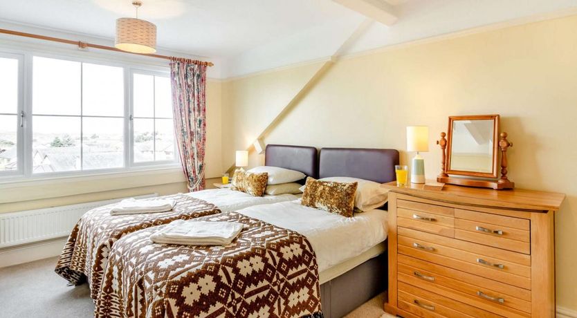 Photo of 6 Bed in Harlech