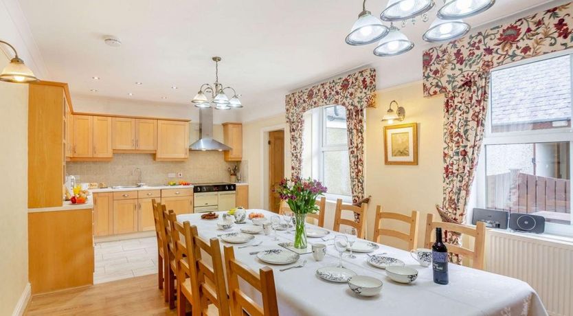 Photo of 6 Bed in Harlech