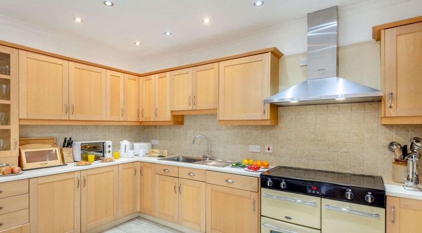 Photo of 6 Bed in Harlech