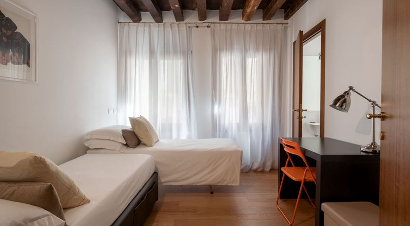 Photo of Rialto Reverie