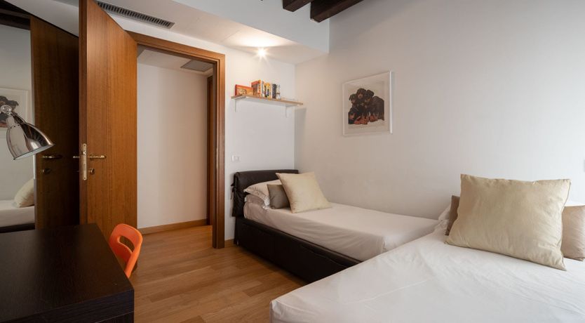 Photo of Rialto Reverie