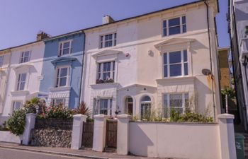 6 Gloster Terrace Holiday Cottage