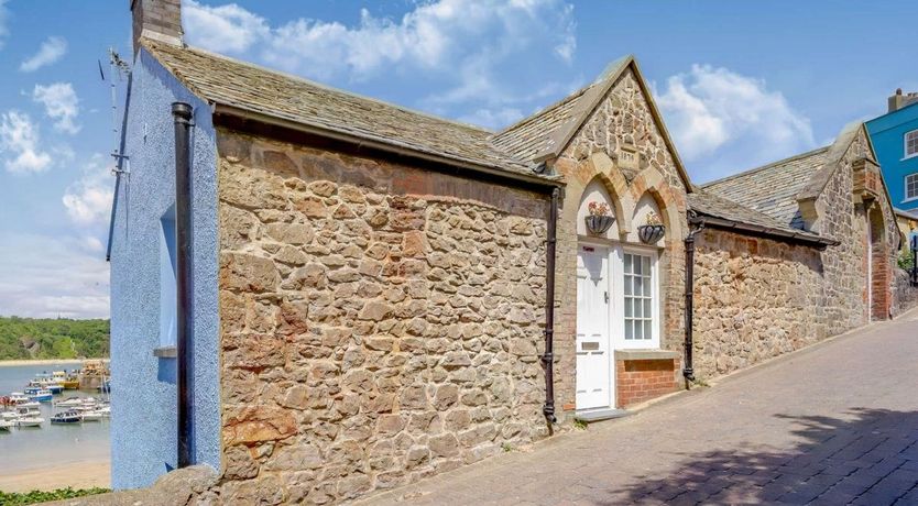 Photo of 2 Bed in Tenby