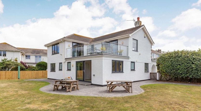 Photo of 4 Bed in Harlyn Bay