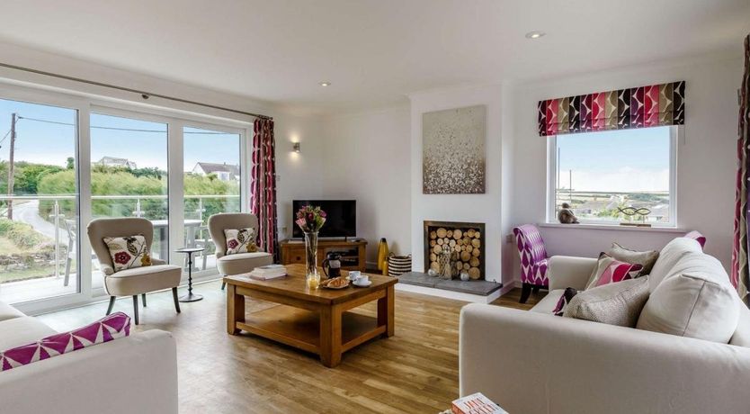 Photo of 4 Bed in Harlyn Bay