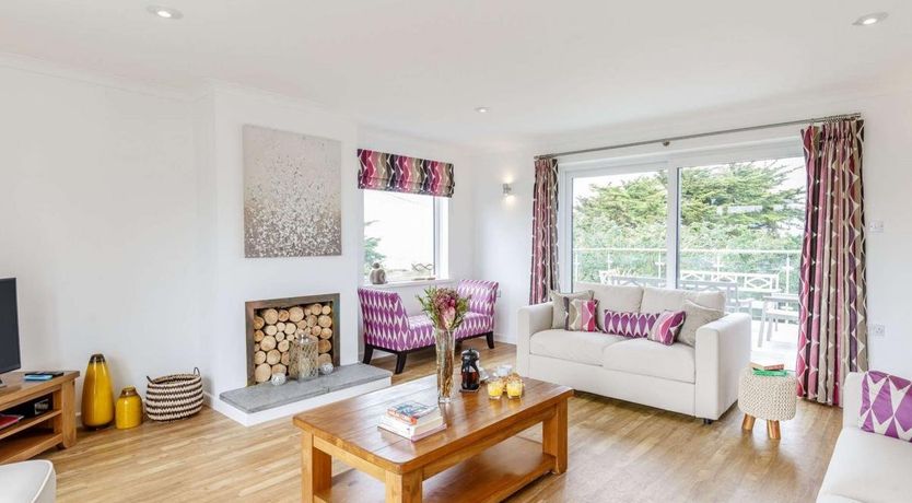Photo of 4 Bed in Harlyn Bay