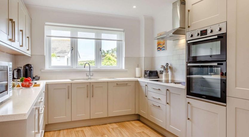 Photo of 4 Bed in Harlyn Bay