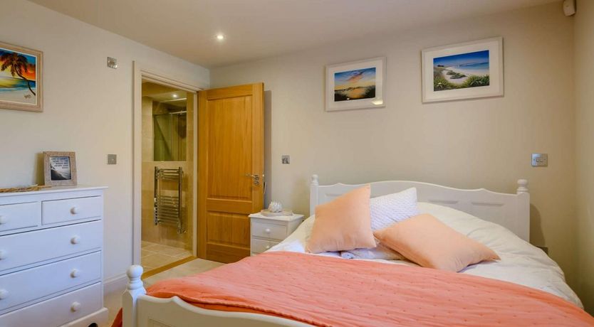 Photo of 3 Bed in Docking