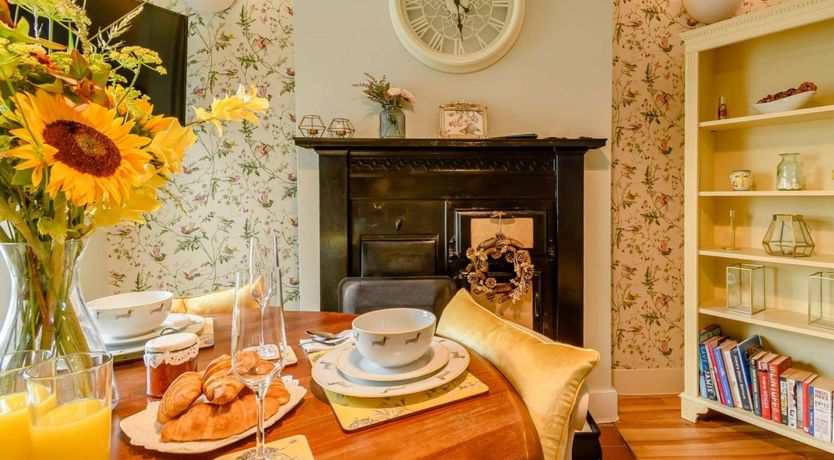 Photo of 2 Bed in Milford Haven