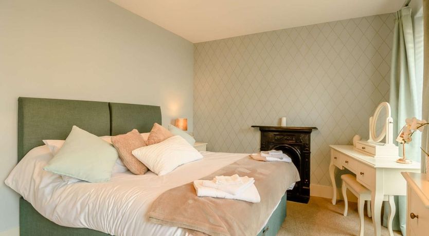 Photo of 2 Bed in Milford Haven