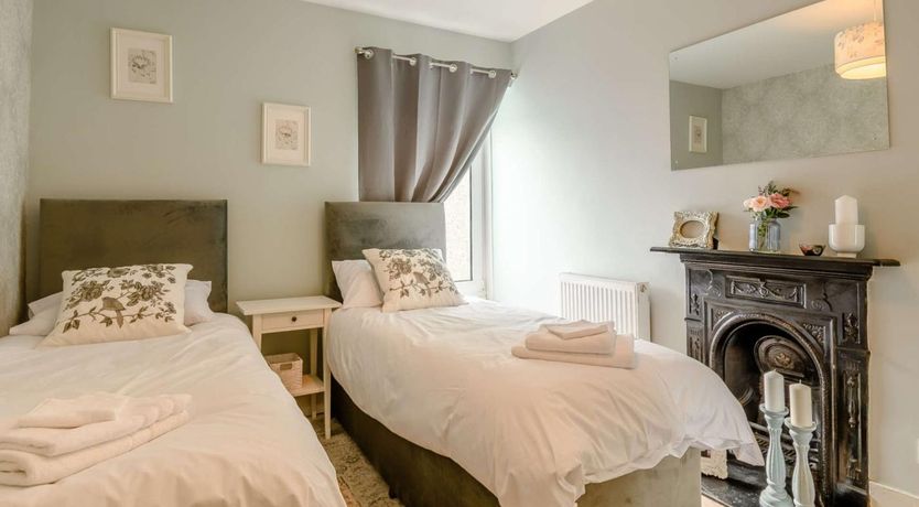 Photo of 2 Bed in Milford Haven