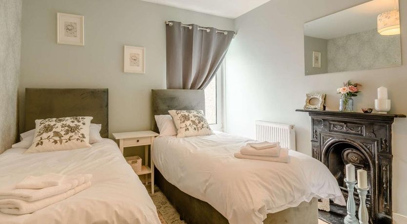 Photo of 2 Bed in Milford Haven