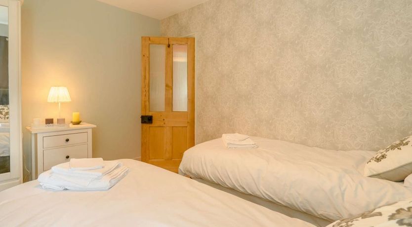 Photo of 2 Bed in Milford Haven