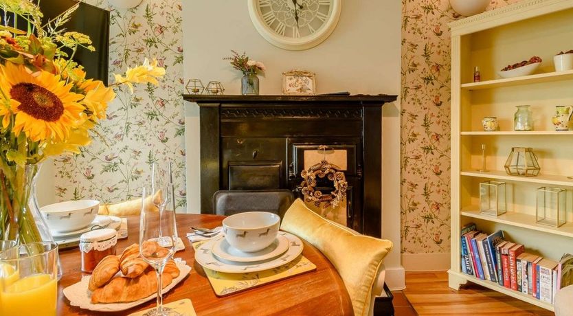 Photo of 2 Bed in Milford Haven