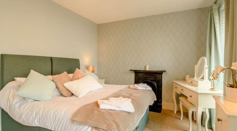 Photo of 2 Bed in Milford Haven