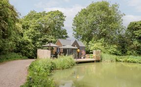 Photo of Maple Lodge at Bridge Lake Farm amp; Fishery