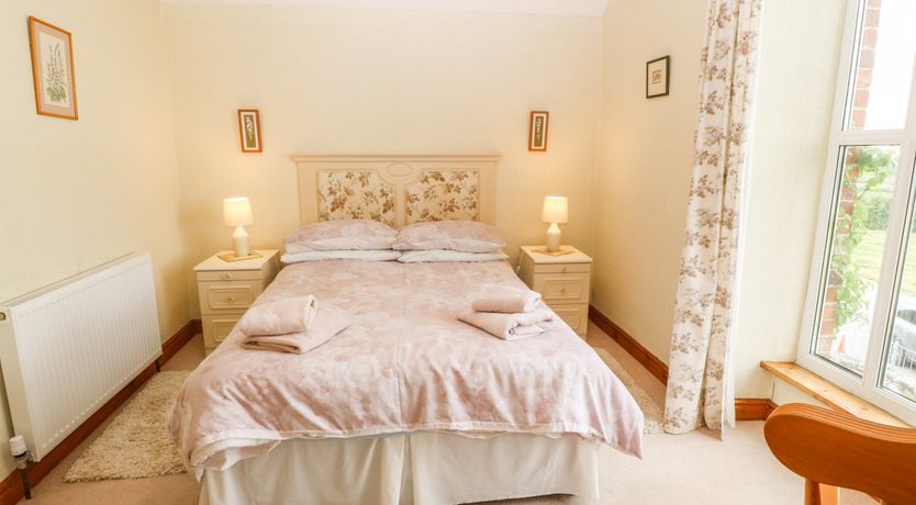 Photo of Dinas Farmhouse Annex