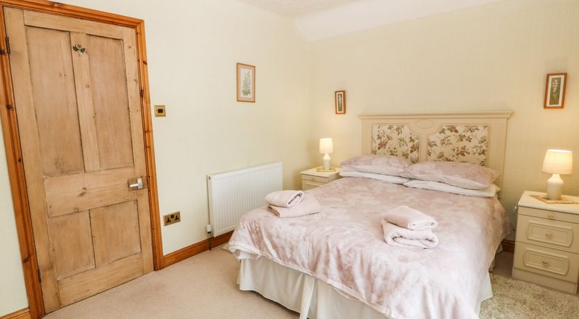 Photo of Dinas Farmhouse Annex