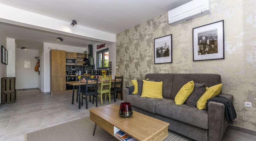 Photo of A Touch of Mustard