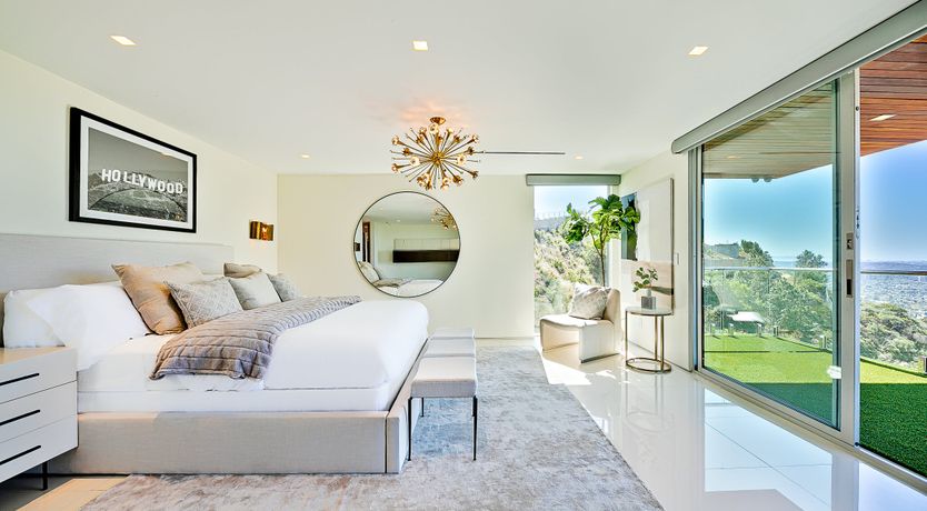 Photo of Cloud Dancer