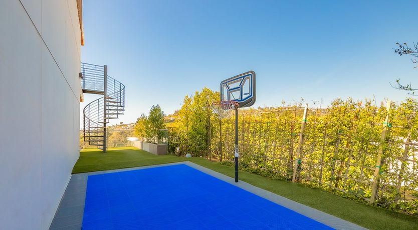 Photo of Cloud Dancer