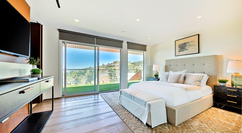 Photo of Cloud Dancer