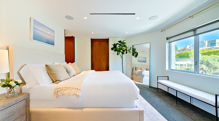 Photo of Cloud Dancer