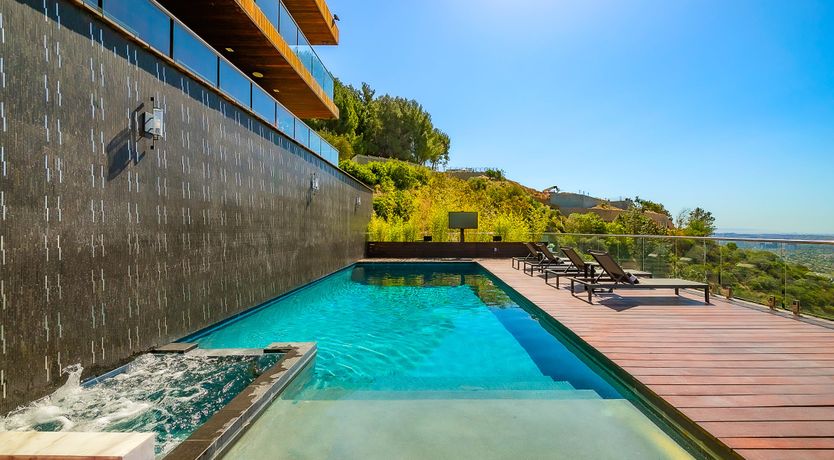 Photo of Cloud Dancer