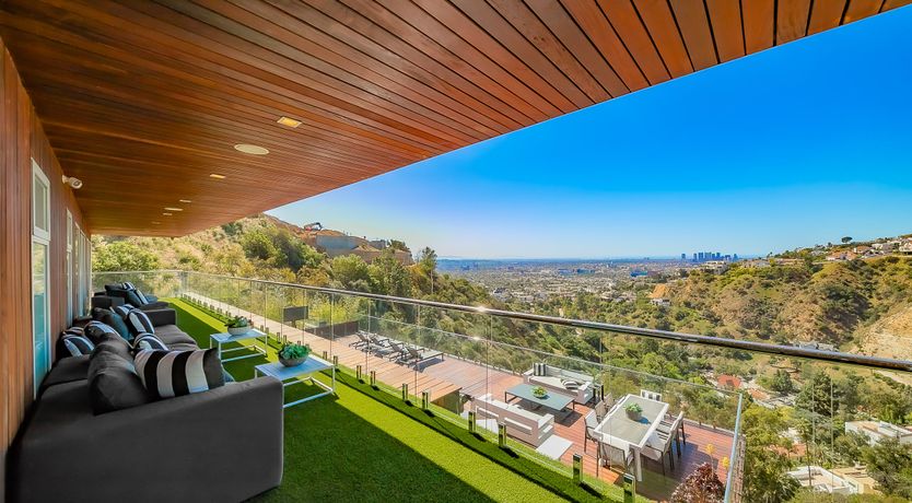 Photo of Cloud Dancer