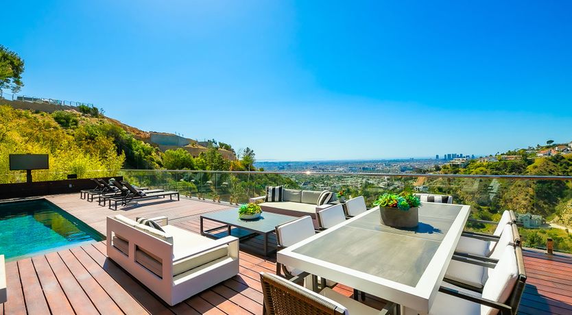 Photo of Cloud Dancer