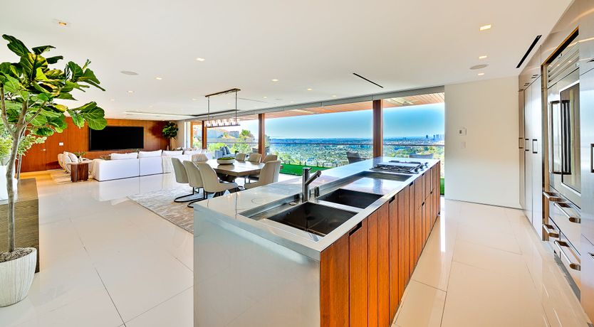 Photo of Cloud Dancer