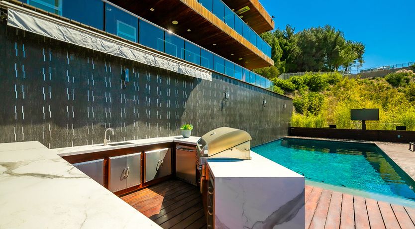 Photo of Cloud Dancer