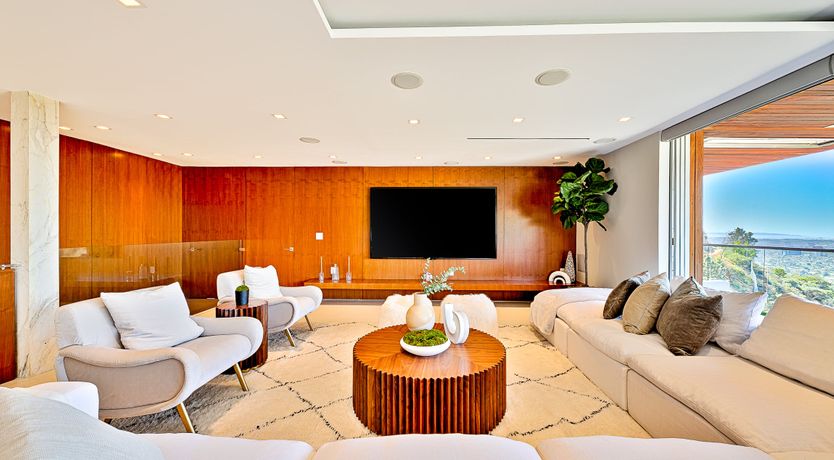 Photo of Cloud Dancer