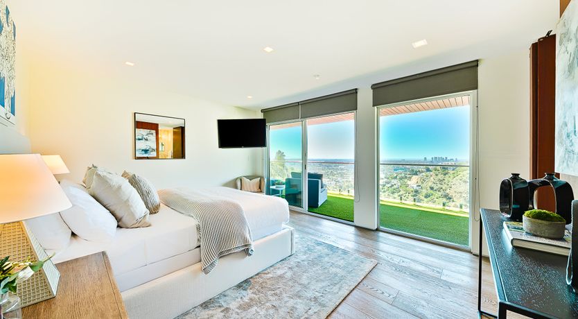 Photo of Cloud Dancer