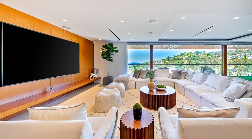 Photo of Cloud Dancer