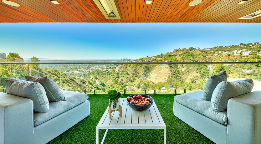 Photo of Cloud Dancer