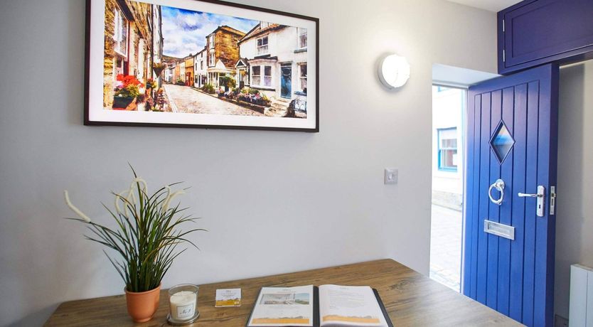 Photo of Harbour Glimpse