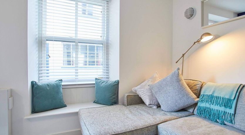 Photo of Harbour Glimpse