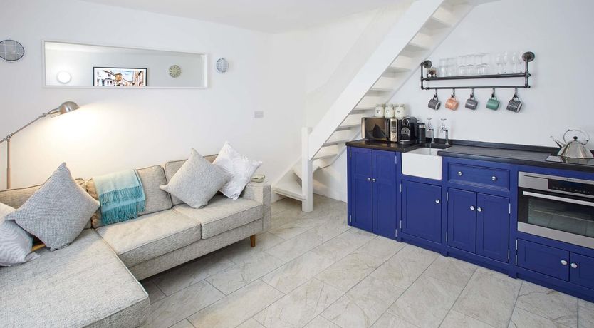 Photo of Harbour Glimpse